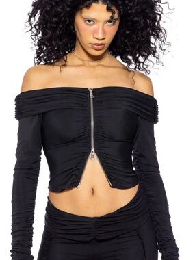 SAMI MIRO VINTAGE Black Off-Shoulder Zip Ruched Crop Top